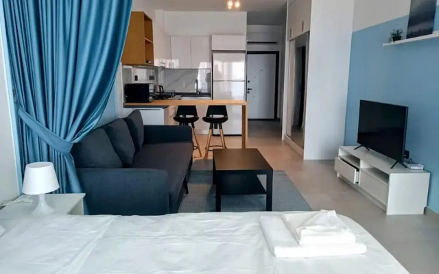 Azure Seaview Studio in Caesar Blue