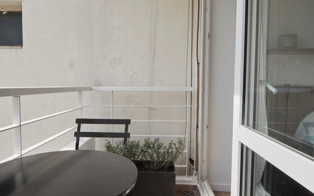 Spacious modern studio