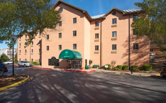 Guest Inn & Suites - Midtown Medical Center