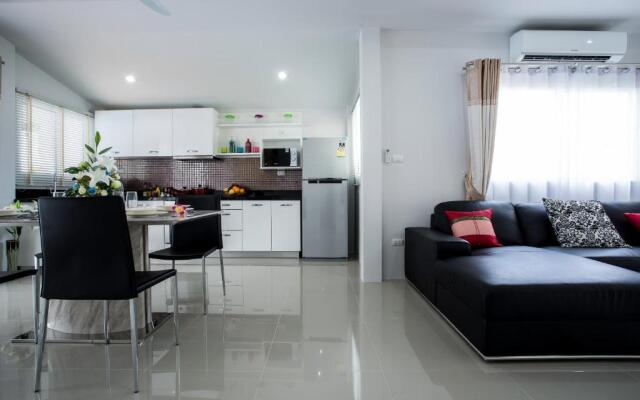 BaanPromphun Pool Villa by BV