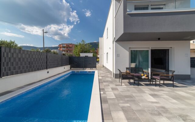New Luxury Modern Four-bedroom Villa With Pool