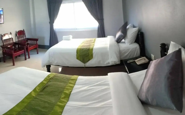 Submukdaphoomplace Hotel