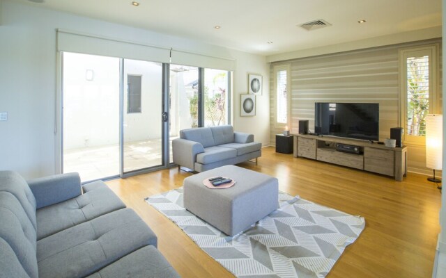 Gold Coast Luxury Waterfront House