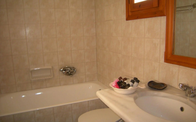 Hotel Roussos Beach