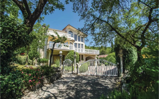 Three-Bedroom Holiday Home in Imotski