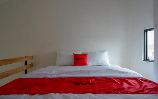RedDoorz @ Demangan Sari Residence