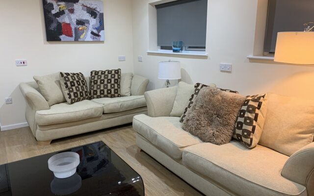 6 Bed House with 2 En-Suites