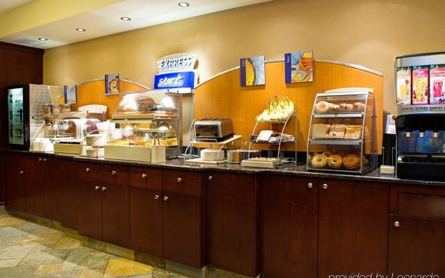 Holiday Inn Express Hotel & Suites - Slave Lake