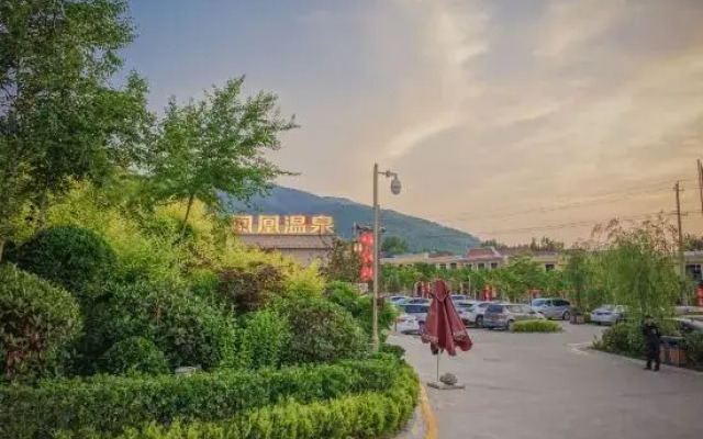 The Taibai Mountain Phoenix Spr Hotel