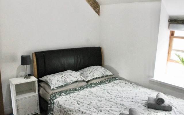 Brackendale Luxury Townhouse, hot Tub,sauna, Games