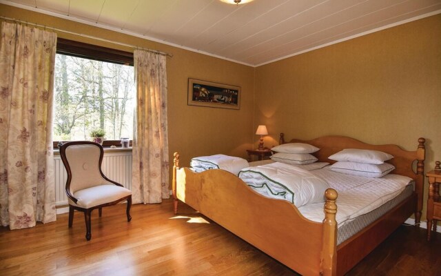 Stunning Home in Håverud With 4 Bedrooms and Internet