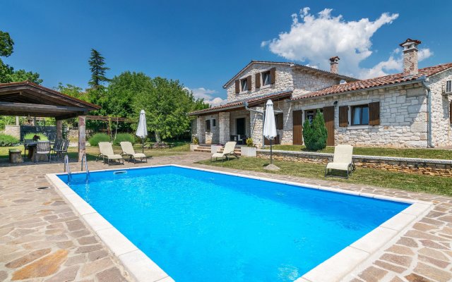 Elegant Villa in Istria With Outdoor Pool