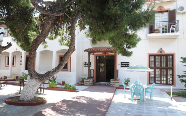 Miranta Hotel - Apartments & Studios