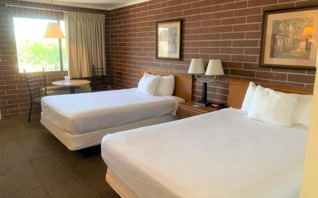 Days Inn by Wyndham Lake Point