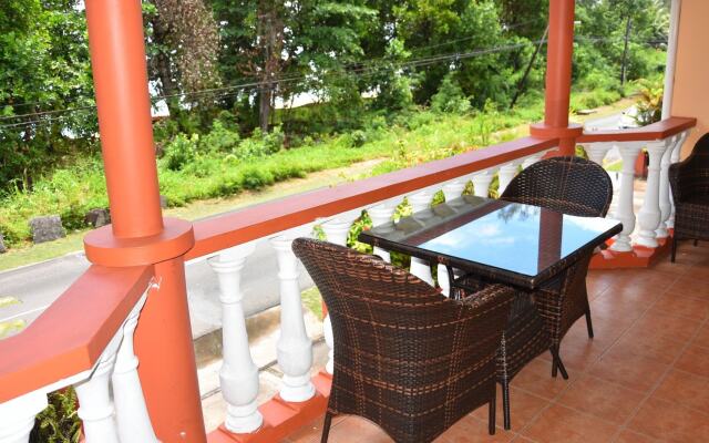 Reef Holiday Apartments