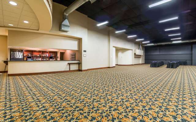 Clarion Hotel Convention Center