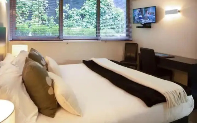 Stunning 1 Bedroom Studio Apartment