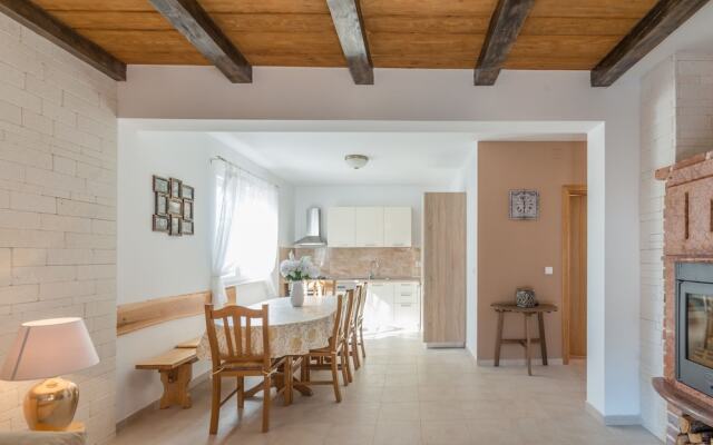 Beautiful Villa in Privlaka With Heated Swimming Pool