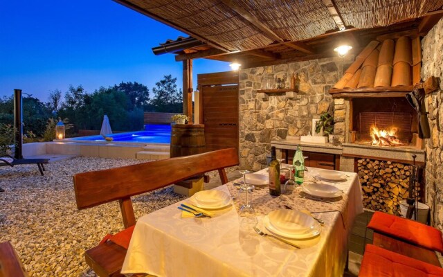 Stunning Home in Matulji With Wifi and 4 Bedrooms