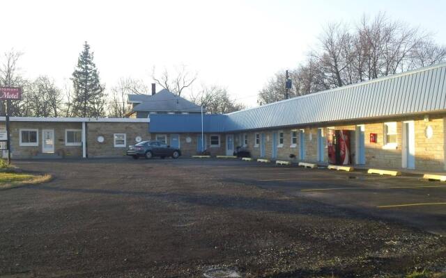 Altamont Motel