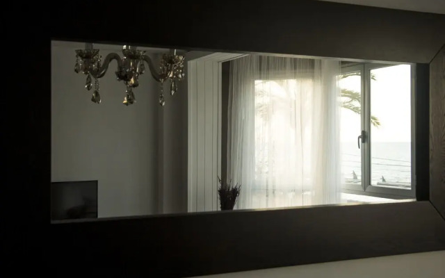 BBarcelona Mediterranean Beachfront Apartment