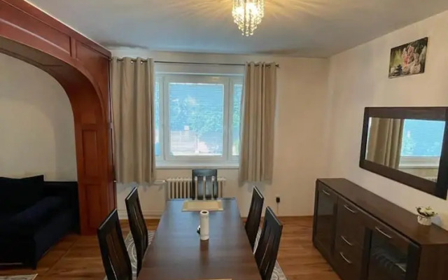 Beautiful 4 Bedroom House With a Relaxing Garden