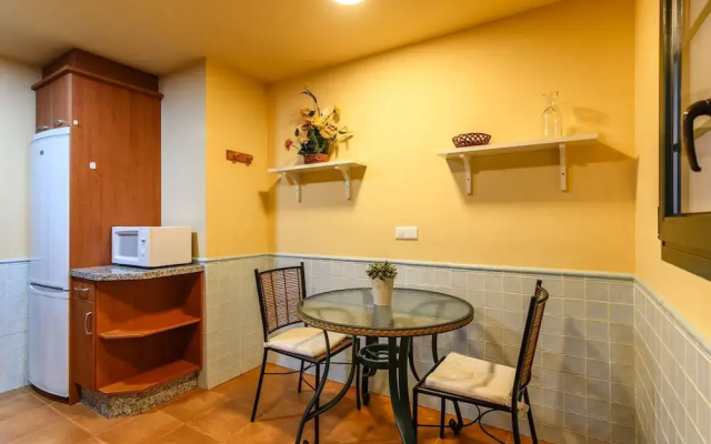 Family Apartment in Golfside Setting