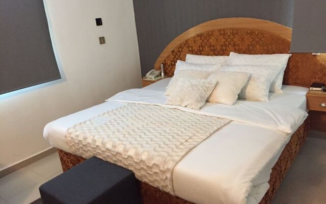 Ne-Yo Hotel and Suites
