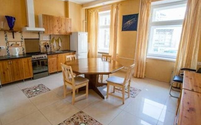 Noviy Arbat Hotel