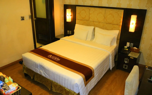 New Moon Hotel