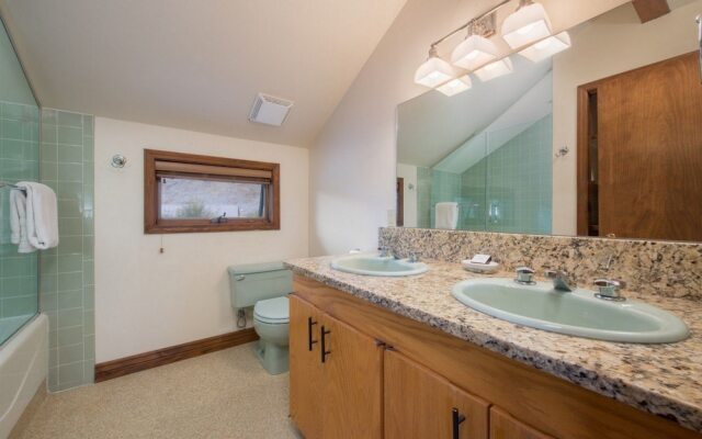 Abode at Swinging Bridge