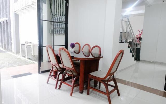 RedDoorz near Cyber Mall