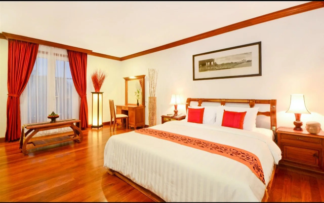 The Suite By Royal Crown Hotel