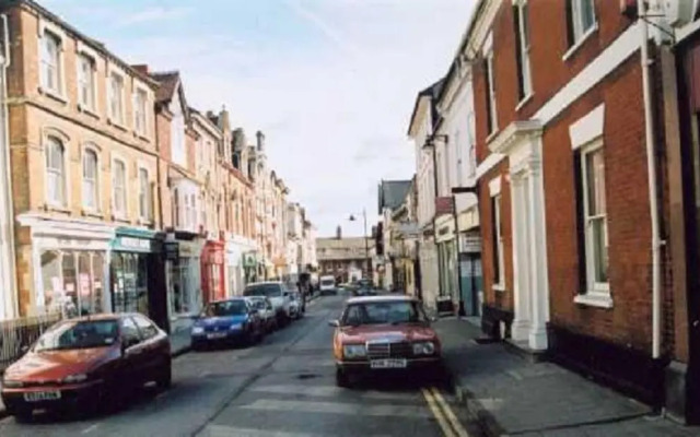 Swindon Old Town Duplex - EnterCloud9SA