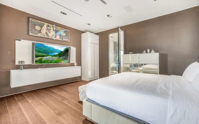Villa Kaleida - Sleek Modern Sunset Villa With Eclectic Style & Infinity Pool