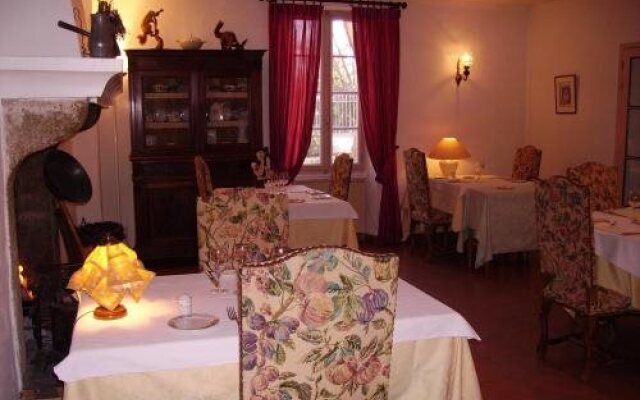 Hostellerie Du Mas De Bouvau