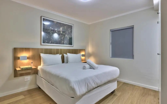 Stylish, Modern Apartment With Breathtaking Views.