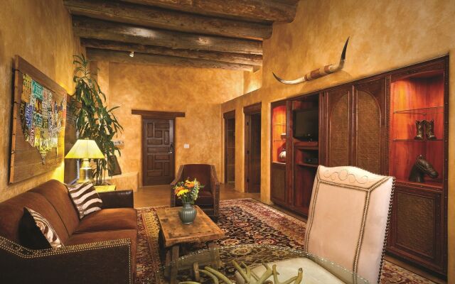 El Monte Sagrado Living Resort & Spa