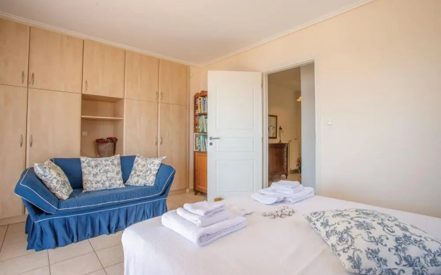 Awesome Home in Kaki Thalassa-keratea With 4 Bedrooms and Wifi