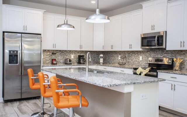 6BR Home Prime Location