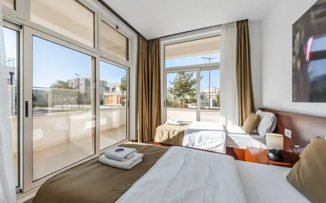Spacious Apartment by the Beach - Tulipani