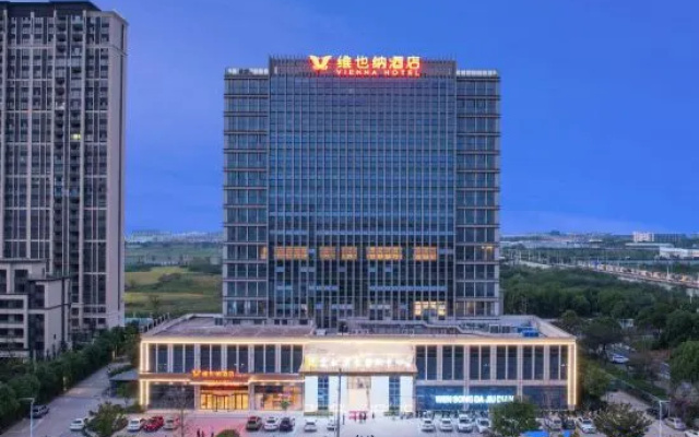 Vienna Hotel (Rongjian Building, He County, Ma on Shan)