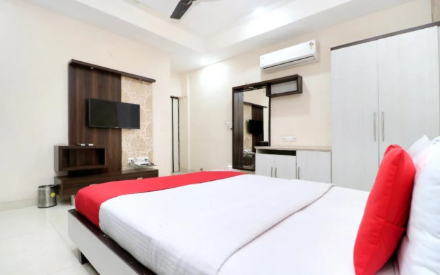 Hotel C M Plaza By OYO Rooms