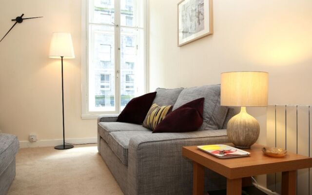 1 bed flat off Royal Mile