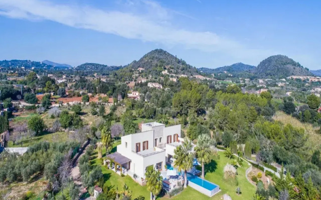 Spacious Villa With Infinity Pool