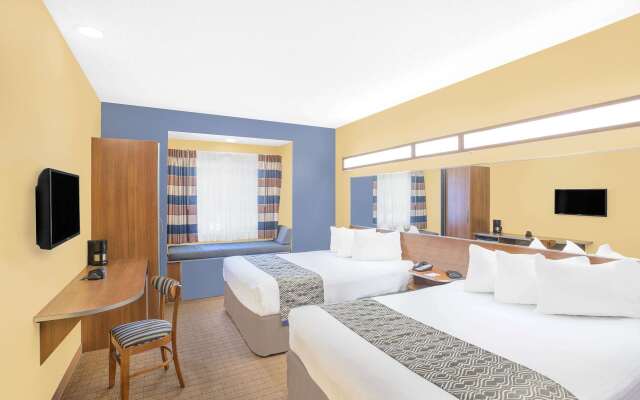 Microtel Inn & Suites by Wyndham Chili/Rochester Airport