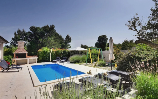 Detached Villa With Swimming Pool in the East of Istria Near the Sea