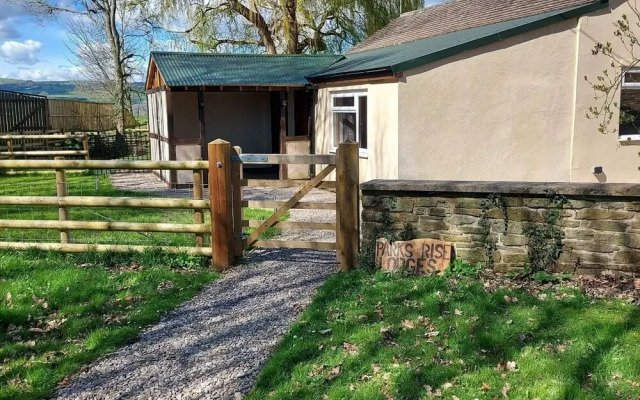 Spacious Self Catering Accommodation Near Hayonwye