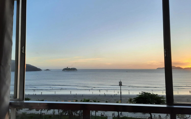 Apartamento amplo e charmoso, frente ao mar.