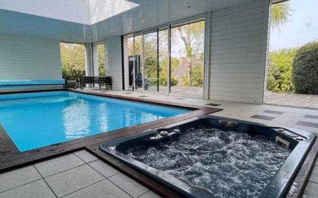 Pleasant holiday home in Clohars-Carnoët with garden